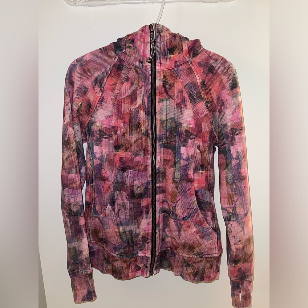 Lululemon Scuba Hoodie in Pink Geometric Pattern 🩷
